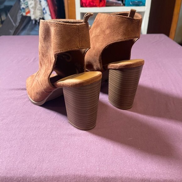 GAP Open-Toe Booties Brown Suede Peep Toe Lace Up Open Toe - Size 8 - NWOT - Picture 3 of 11